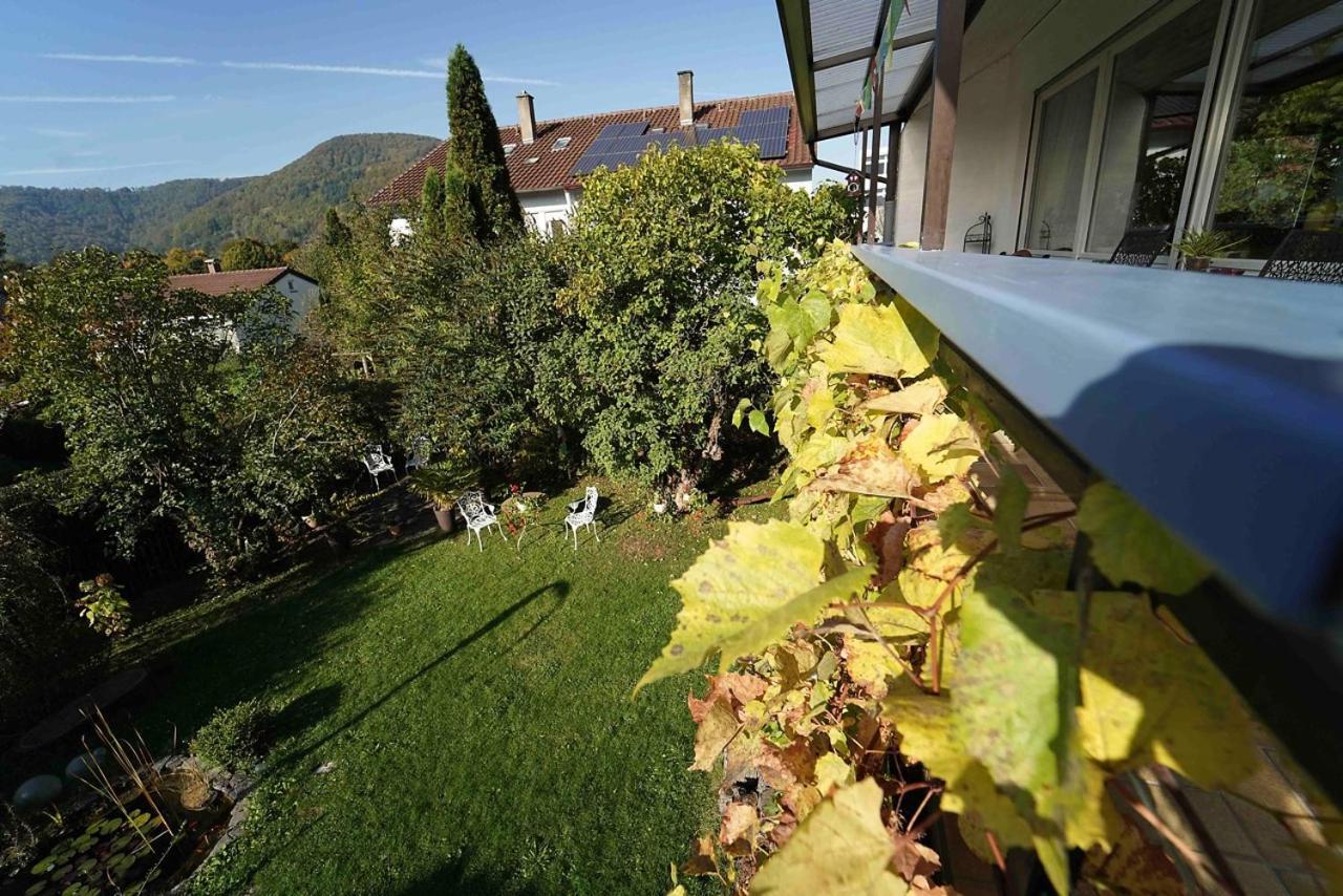 Ferienwohnung Im Haus Lotus Mit Grossem Balkon Und Garten Bad Urach Exterior photo