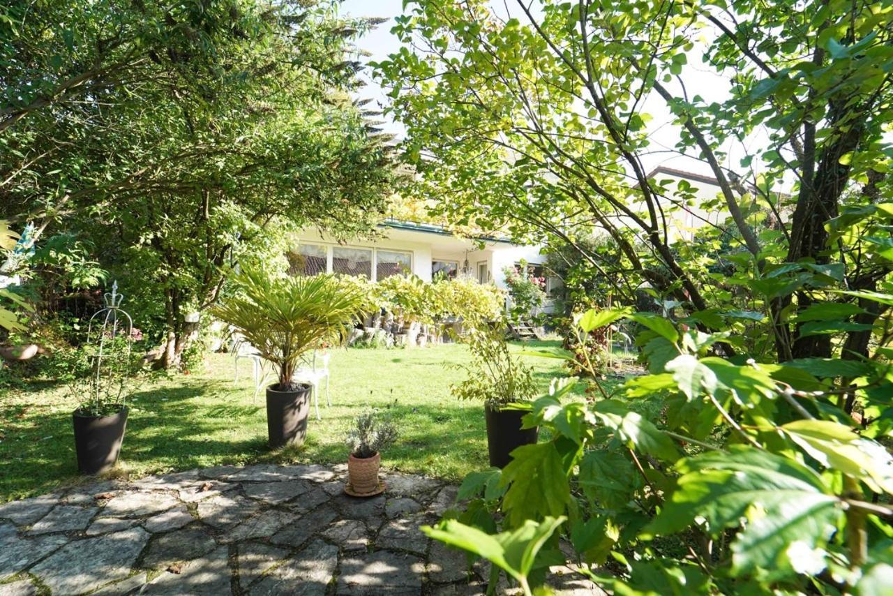 Ferienwohnung Im Haus Lotus Mit Grossem Balkon Und Garten Bad Urach Exterior photo
